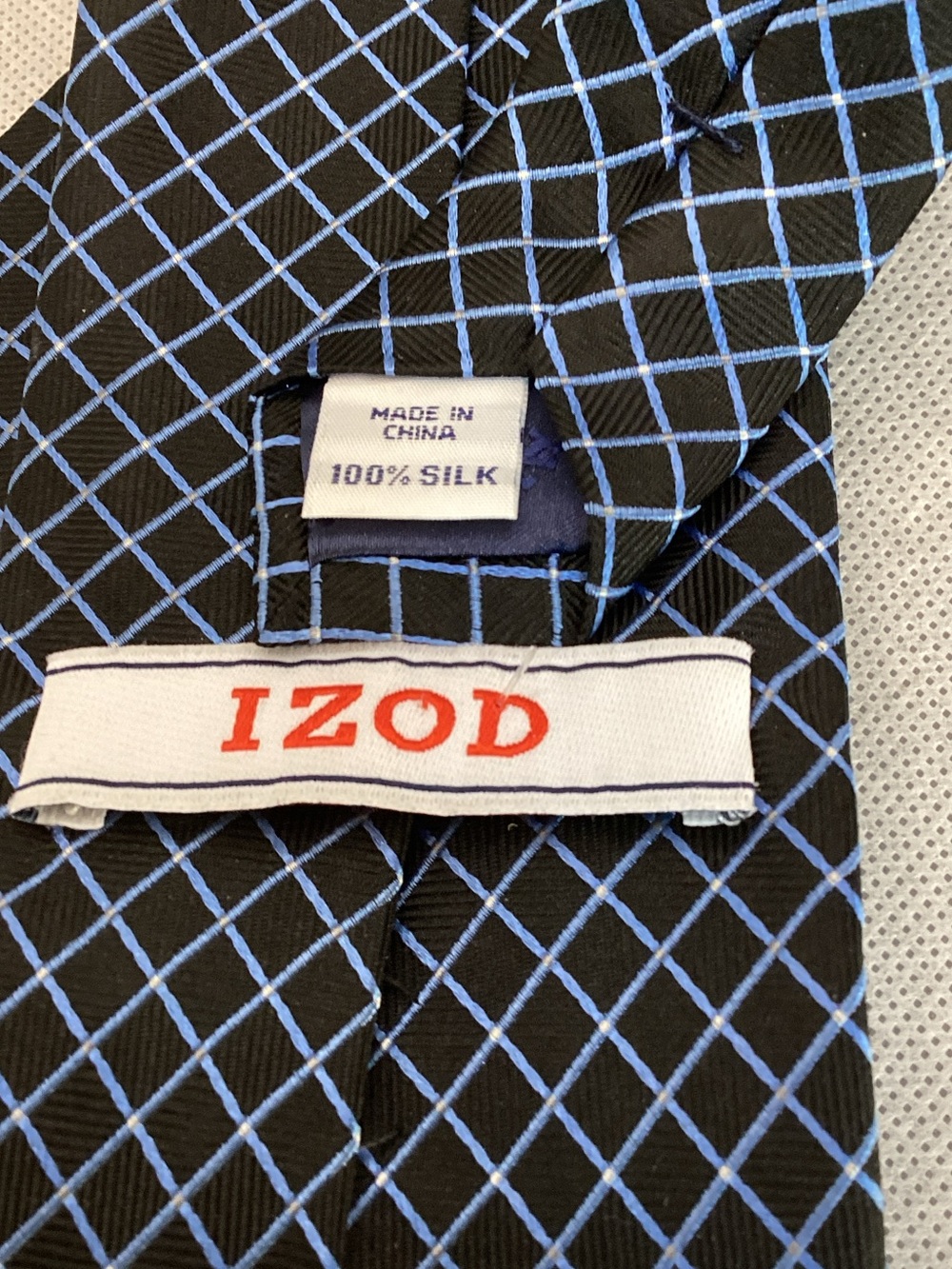 IZOD Men’s Black Blue Grid Pattern Tie Classic Geometric Business Necktie - Picture 2 of 4